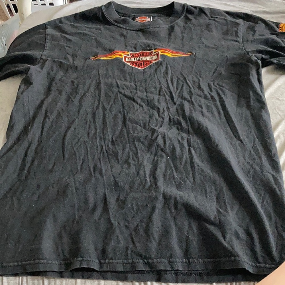 Harley Davidson black tshirt w/ embroidery. size medium